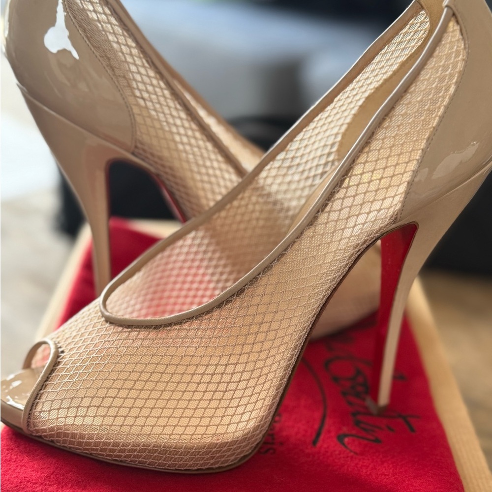 New in box Christian Louboutin Fetilo 120 Patent  Calf Fishnet pump